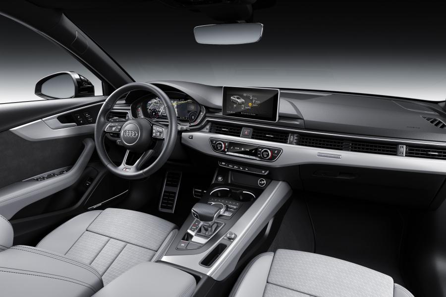Торпедо Audi A4 S-Line Quattro 2018 года  (WW) (фото 16 из 17)